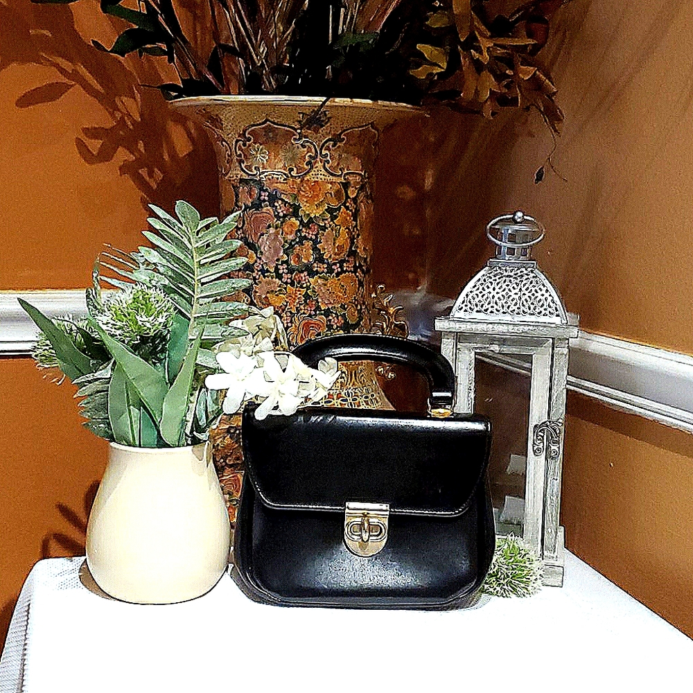 BLACK VINTAGE CLASSIC BAG..